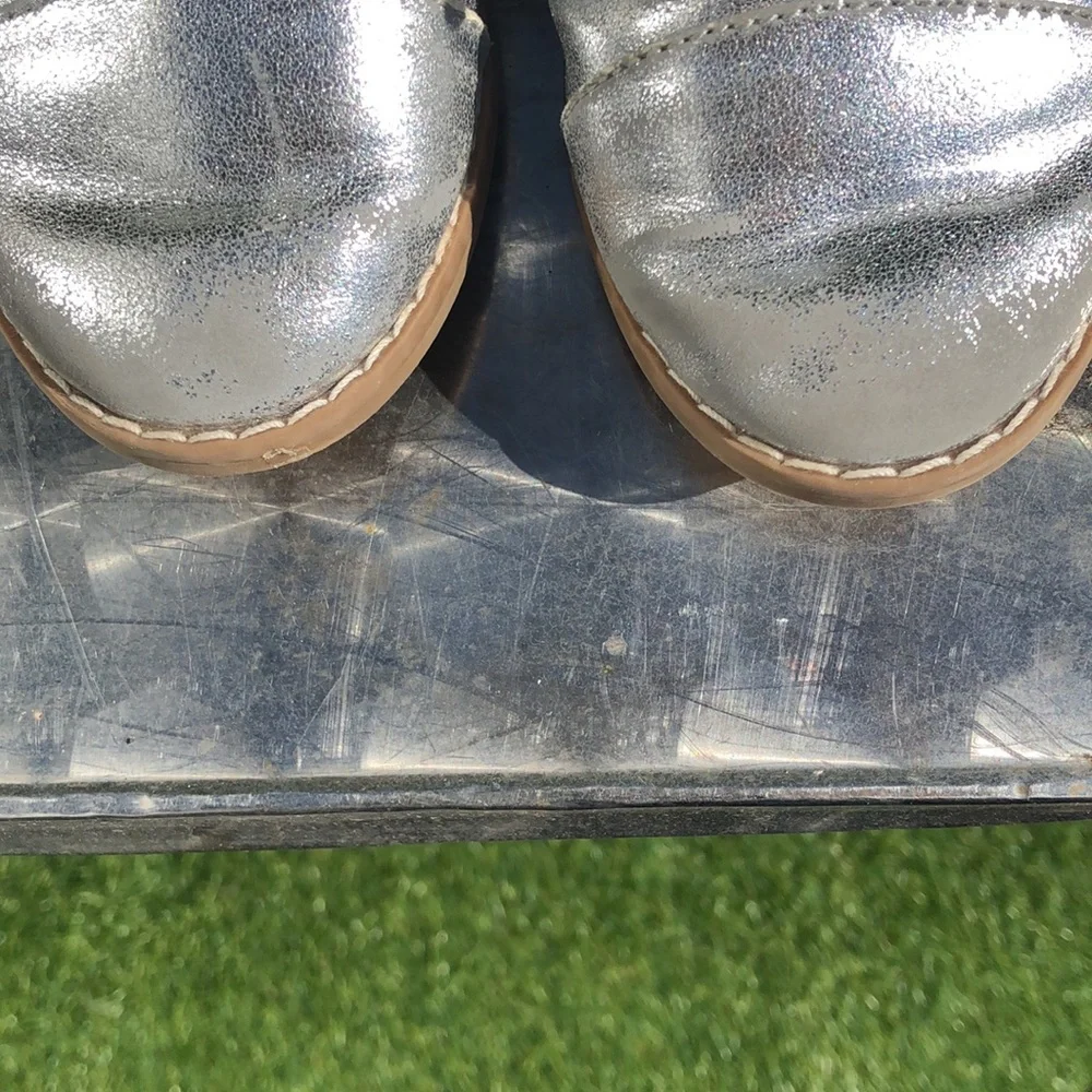 Gap silver Oxfords sz 10